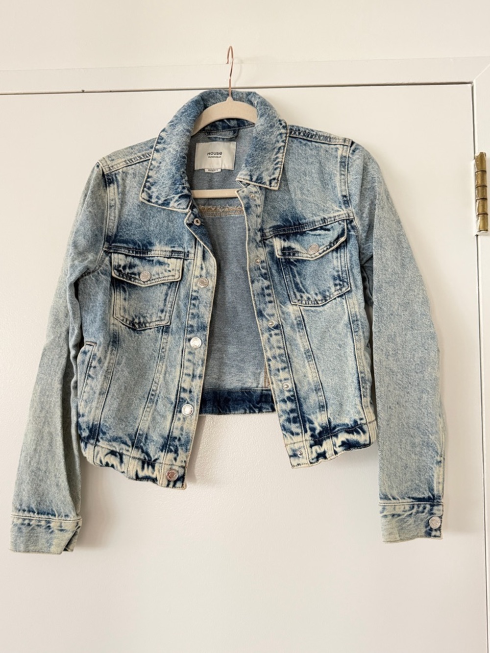 Light Wash Denim Jacket - Classic Cropped Truckers